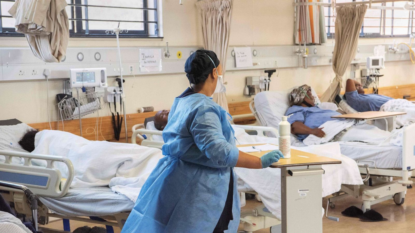 Live Coronavirus Updates: The South African variant „is more problematic“ than the UK strain