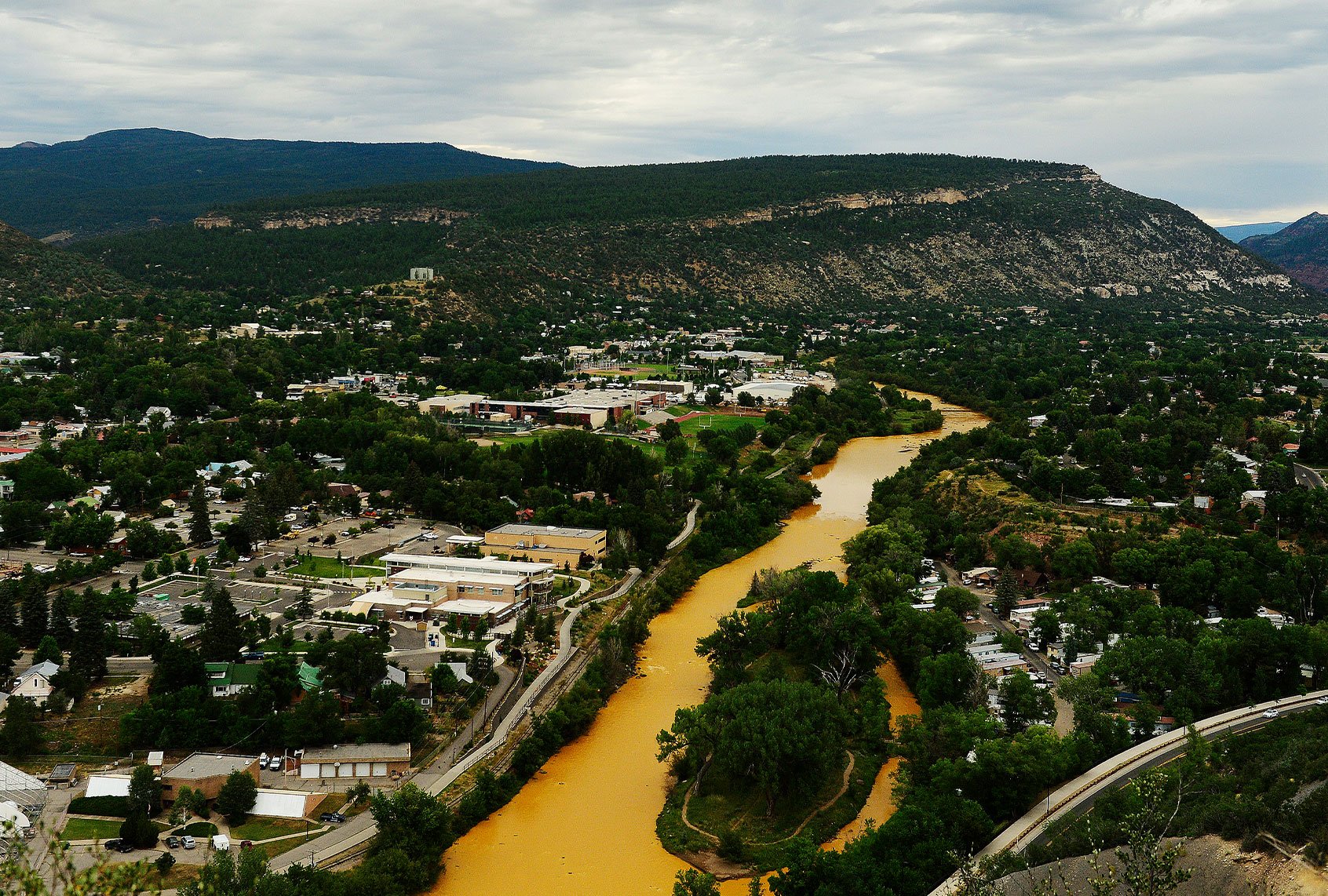 One in three American rivers has changed color since 1984. Here's what that means